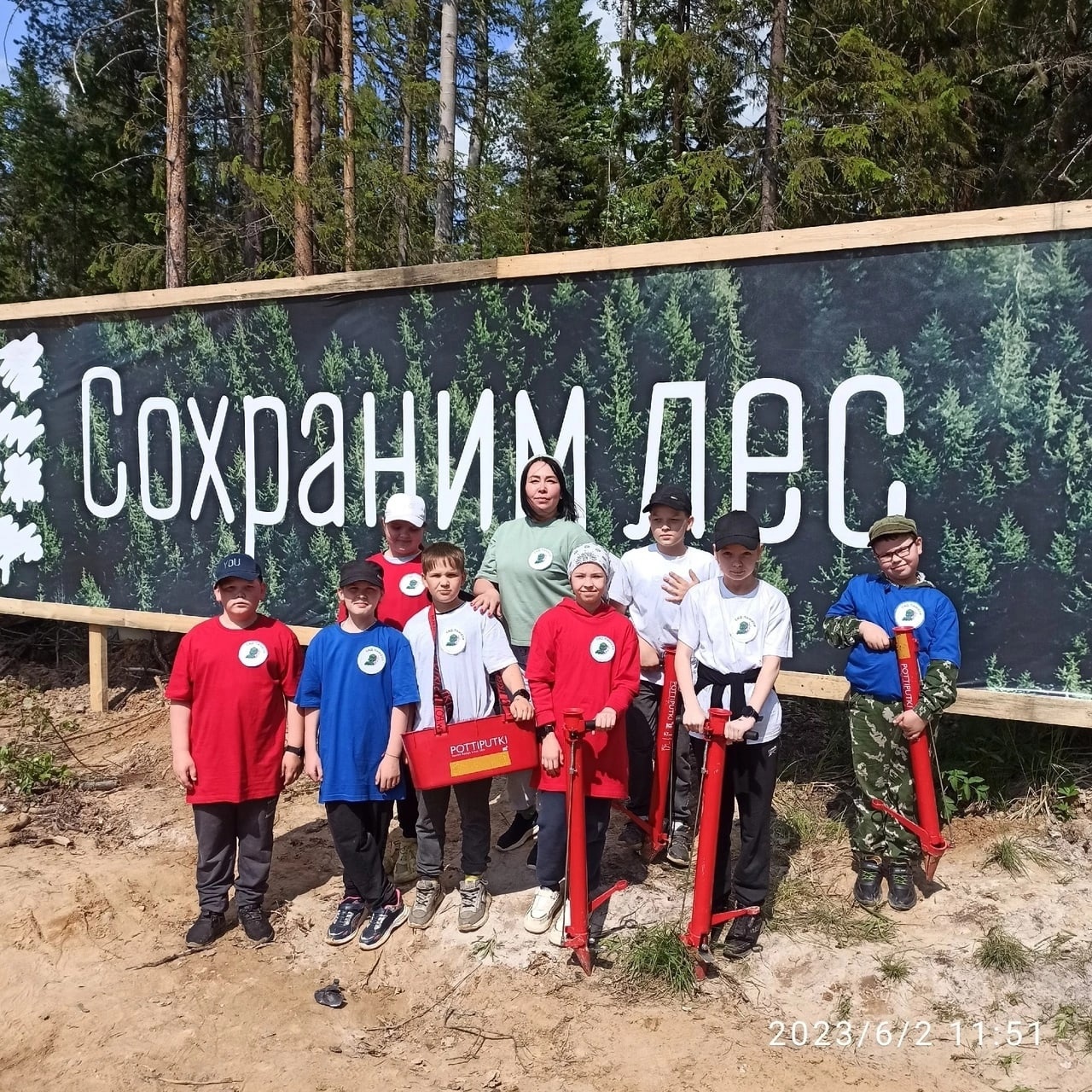 2 июня педагоги и учащиеся Яснэгской школы приняли участие в международной акции «Сад памяти».