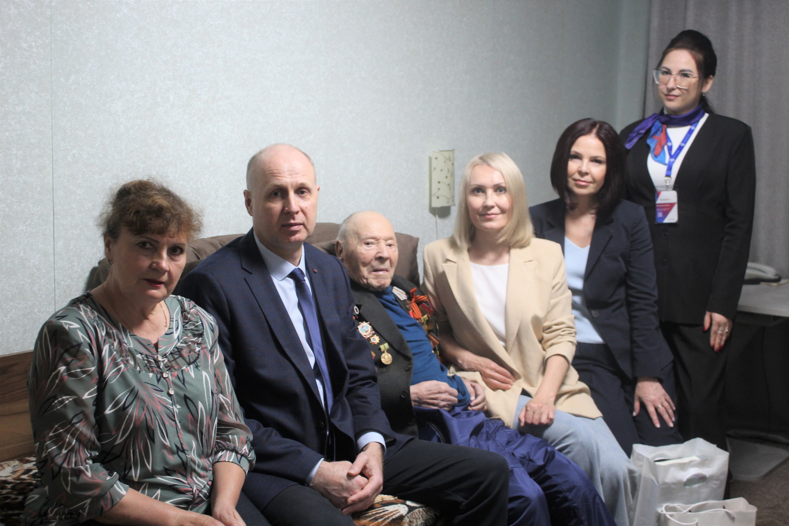 102 года исполнилось сегодня Ивану Ладанову, жителю села Выльгорт, Участнику Великой Отечественной войны.