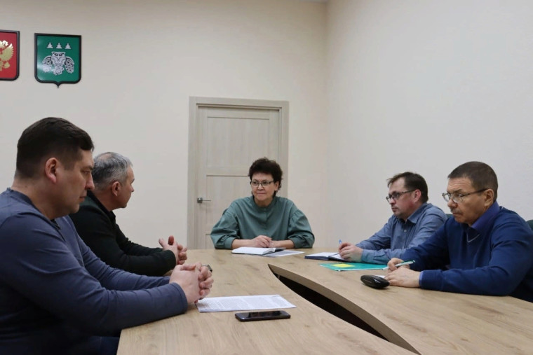 Глава района Любовь Доронина провела совещание по поддержке и развитию ООО «Палевицы». Глава района Любовь Доронина провела совещание по поддержке и развитию ООО «Палевицы».