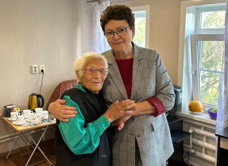 Жительница села Выльгорт Надежда Кузиванова отмечает 95-летие. Жительница села Выльгорт Надежда Кузиванова отмечает 95-летие.