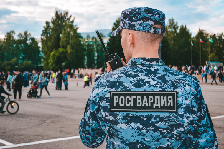 Сотрудники Росгвардии обеспечивают безопасность на избирательных участках Республики Коми. Сотрудники Росгвардии обеспечивают безопасность на избирательных участках Республики Коми.