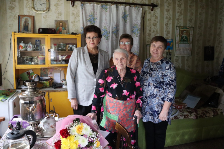 95-летний юбилей отпраздновала Сивкова Зинаида Васильевна, жительница д. Граддор. 95-летний юбилей отпраздновала Сивкова Зинаида Васильевна, жительница д. Граддор.