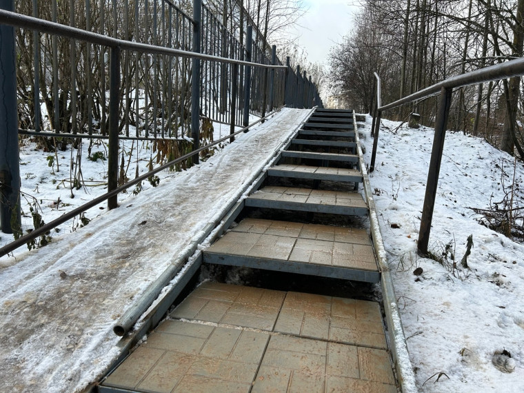 Завершены работы по ремонту лестничного подъёма к Выльгортской школе №2. Завершены работы по ремонту лестничного подъёма к Выльгортской школе №2.
