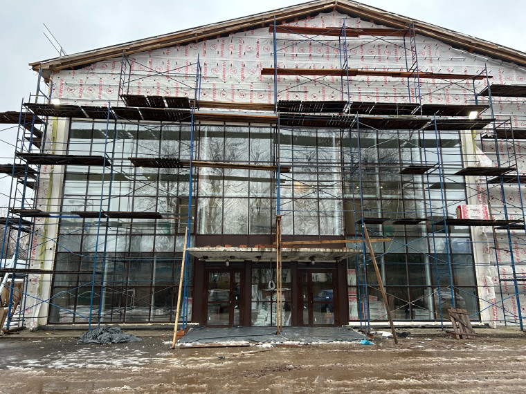 Капремонт районного Дома культуры в Выльгорте подходит к завершению. Капремонт районного Дома культуры в Выльгорте подходит к завершению.