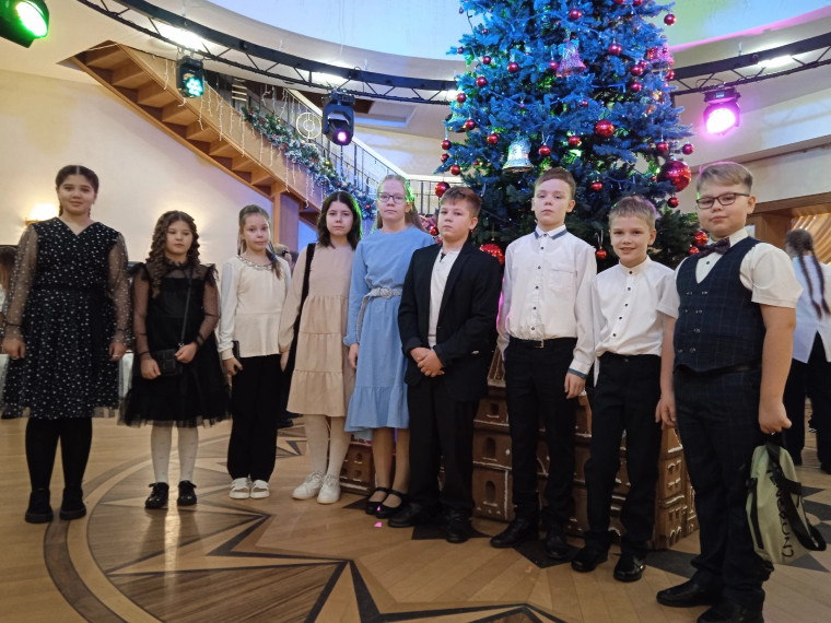 Школьники Сыктывдинского района побывали на Новогодней ёлке Главы Республики Коми. Школьники Сыктывдинского района побывали на Новогодней ёлке Главы Республики Коми.