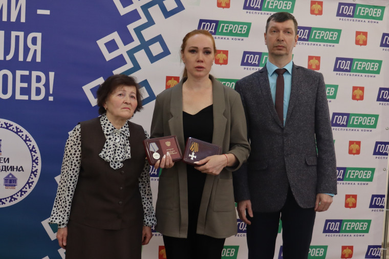 Семье сыктывдинца передали государственные награды Российской Федерации. Семье сыктывдинца передали государственные награды Российской Федерации.