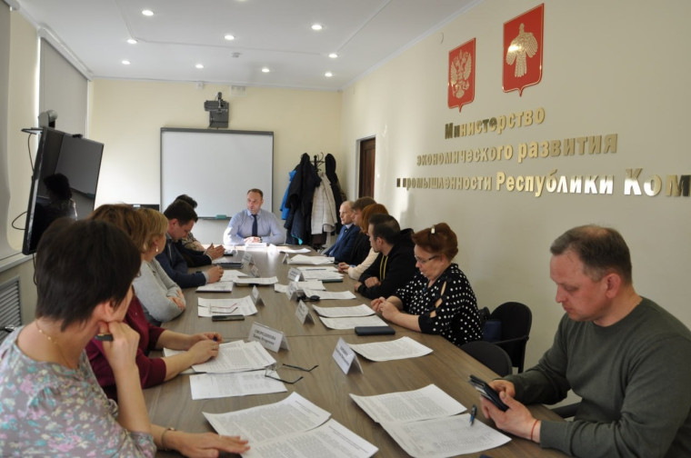 В Министерстве экономического развития и промышленности Республики Коми обсудили транспортное обслуживание в Сыктывдинском районе. В Министерстве экономического развития и промышленности Республики Коми обсудили транспортное обслуживание в Сыктывдинском районе.